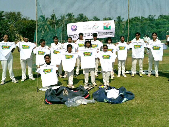 Female Cricket visits Dahanu Palghar Cricket Club