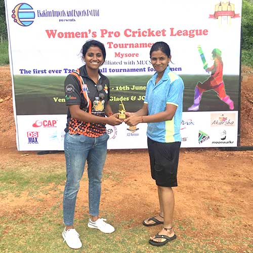 Women's Pro Cricket League Mysore Female Cricket - Vanitha VR felicitating players