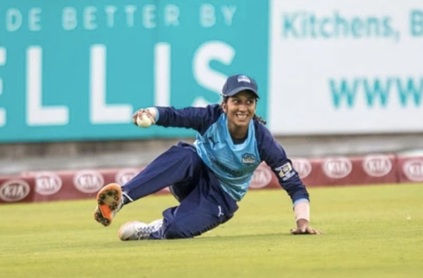 Jemimah Rodrigues with Yorkshire Diamonds