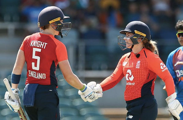 Heather Knight and Tammy Beaumont. Pic Credits: https://twitter.com/englandcricket
