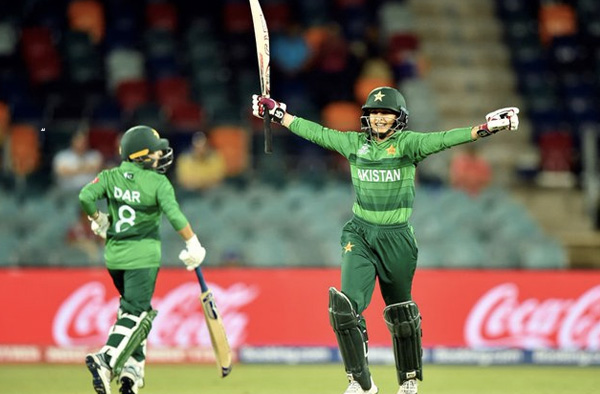 Bismah Maroof celebrates after winning it for Pakistan. Pic Credits: ICC
