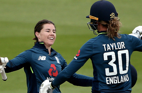 Tammy Beaumont and Sarah Taylor. Pic Credits: Getty Images