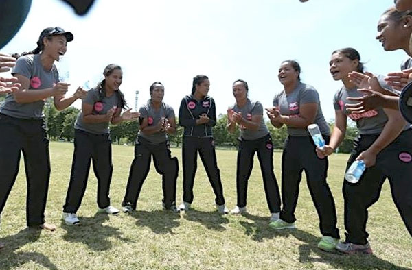 Women's Cricket in Cook Islands. Pic Credits: http://enjoycookislands.com/