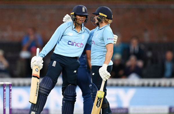 Katherine Brunt and Sophia Dunkley stitched 100+ Run Partnership for 6th Wicket. PC: Twitter
