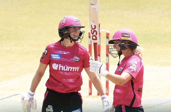 Ashleigh Gardner and Ellyse Perry for Sydney Sixers. PC: WBBL 2021