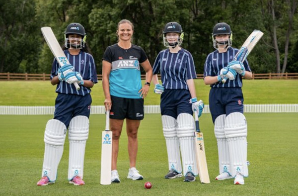 White Fern all-rounder and ANZ ambassador Suzie Bates with promising cricket talent. PC: times.co.nz
