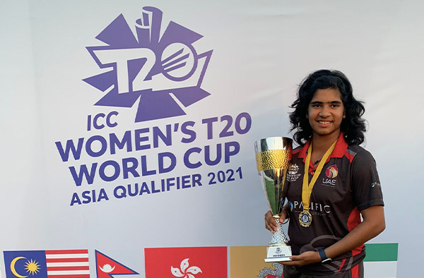 Samaira Dharnidharka with the Title Trophy. PC: Female Cricket