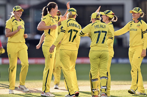 Australian Bowlers defend 310 Runs to make it their 1st World Cup Victory in the tournament. PC: ICC / Getty Images
