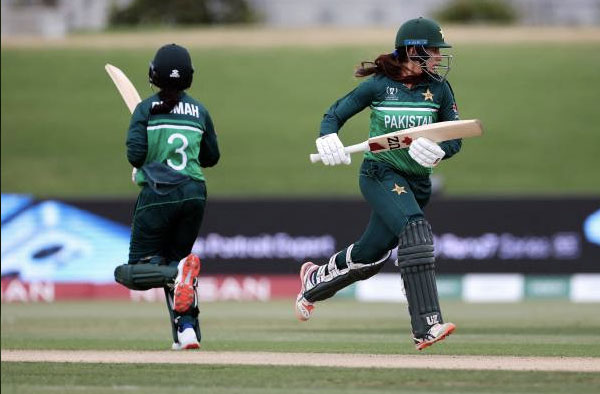Bismah Maroof and Aliya Riaz's 99 Run Partnership help Pakistan reach 190 vs Australia. PC: ICC/Getty Images