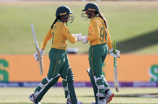 Laura Wolvaardt and Sune Luus help South Africa post 223 against Pakistan. PC: ICC / Getty Images