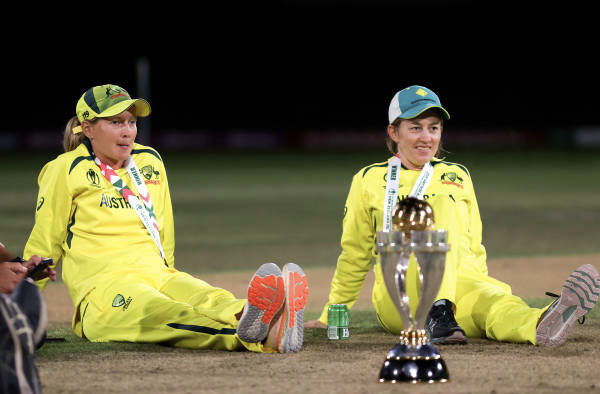 Rachael Haynes and Meg Lanning with the ODI World Cup Trophy. PC: Getty Images