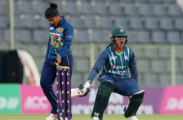 Ayesha Naseem celebrates after scoring back to back sixes to seal a victory for Pakistan against Sri Lanka. PC: Asian Cricket Council