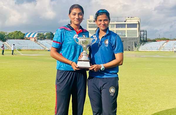 Raghvi Bist with the Winning Trophy. PC: Female Cricket