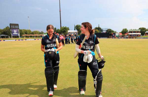 Anna Browning of New Zealand and Georgia Plimmer of New Zealand U19. PC: Getty Images