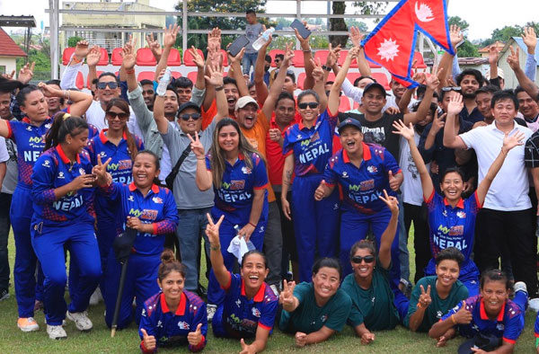 尼泊尔女足在决赛中以 3-2 的比分击败马来西亚队夺得系列赛冠军。 个人电脑：CricketNep / 推特