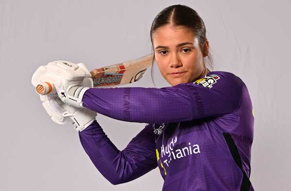 Hobart Hurricanes retain the 23-year-old batter Emma Manix-Geeves for WBBL09. PC: cricket.com.au