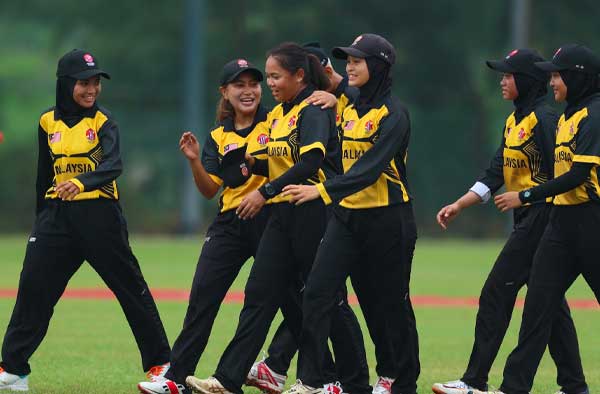 Winifred Anne Duraisingam leads Malaysia in a win against Hong Kong