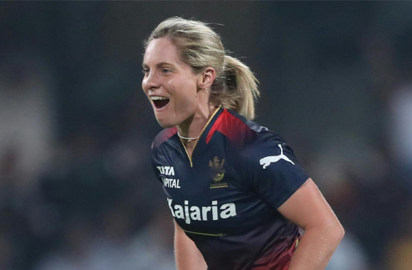 "Very grateful for being picked up by RCB", says Sophie Molineux