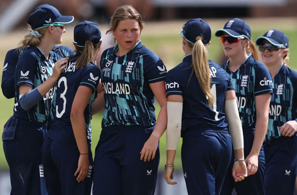 Josie Groves and Sophie Smale power England U19 to a 35 Run victory against Australia U19
