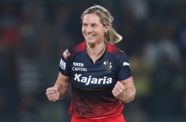 Sophie Molineux's spell restricts Delhi Capitals to 113 in the Final clash