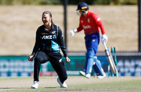 Watch Video: Suzie Bates defends 8 Runs in Final over to beat England by 3 Runs. PC: Getty