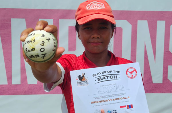7 Wickets for Zero Runs - Indonesian bowler Rohmalia Rohmalia creates World Record