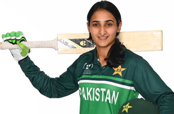 Bismah Maroof Bids Farewell to all forms of Cricket after 17-Year Career