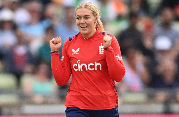 Amy Jones, Sarah Glenn helps England take 1-0 lead against Pakistan. PC: Getty
