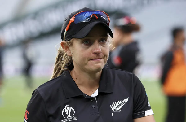 Frankie Mackay Breaks Down after New Zealand's Devastating Defeat