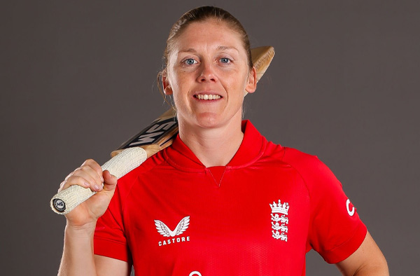 Heather Knight completes 2000 T20I Runs