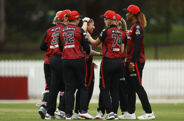 Melbourne Renegades re-signs Sarah Coyte, Georgia Prestwidge and Tayla Vlaeminck. PC: Melbourne Renegades