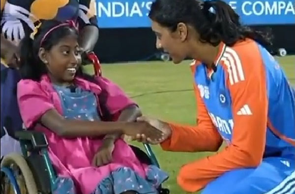 Smriti Mandhana surprises a disabled fan by gifting her a mobile phone. PC: Sri Lanka Cricket