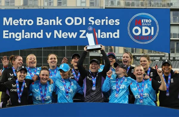 Watch Highlights: 3rd ODI - Lauren Bell's 5-fer and twin fifties by Nat Sciver-Brunt and Amy Jones