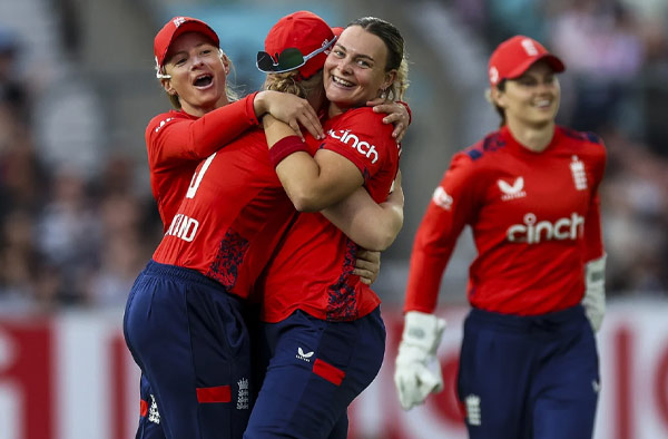 Watch Highlights: 4th T20I – England dominates fourth T20I with Sarah Glenn's 4-fer