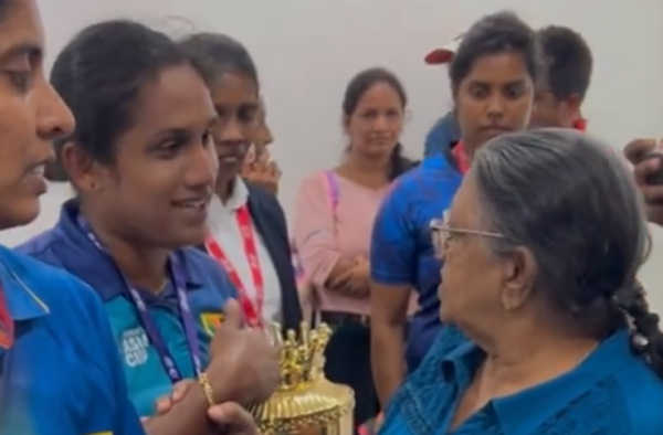 Watch Video Emotional scenes in Sri Lanka dressing room after historic Asia Cup Victory.