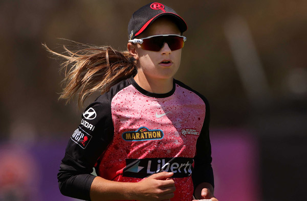 Emma de Broughe extends Melbourne Renegades tenure with a Two-Year Contract. PC: Melbourne Renegades