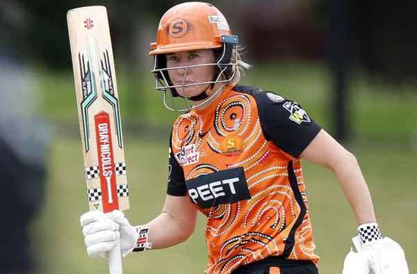 Beth Mooney re-signs with Perth Scorchers, aiming for more WBBL titles. PC: Getty