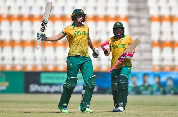 Annerie Dercksen’s unbeaten 44 in 23 balls guides South Africa to a series win against Pakistan. PC: Getty