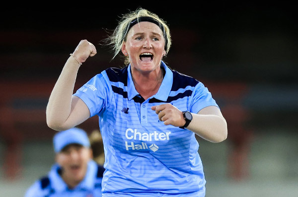 Sammy-Jo Johnson guides New South Wales Breakers to a convincing 4-wicket victory against Queensland Fire. PC: Getty