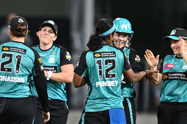 Grace Parsons spins Brisbane Heat to a comfortable victory over the Renegades