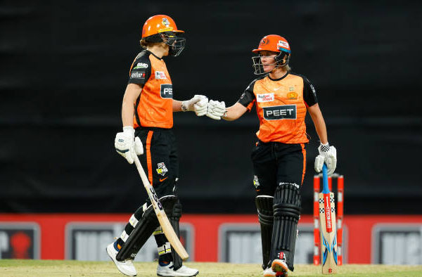 Beth Mooney's fifty and Alana King's five-fer headline Perth Scorchers' convincing win