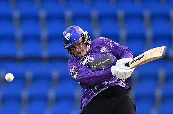 Lizelle Lee’s 103 in 59 guides Hobart Hurricanes to table-topping victory over the Adelaide Strikers