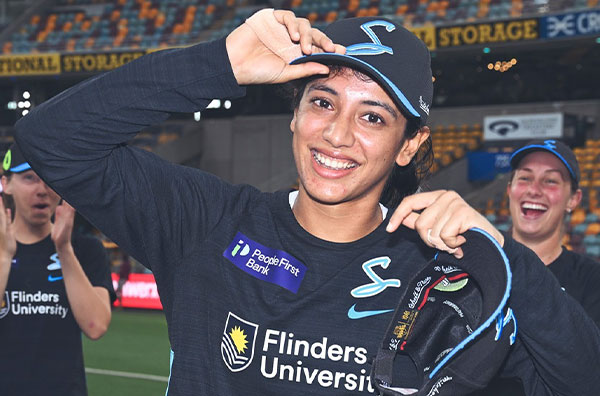 Which teams has Smriti Mandhana played for in the WBBL?