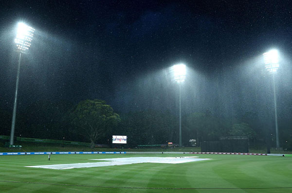 Rain plays spoilsport in Sydney derby, Thunder hold top sport on WBBL table