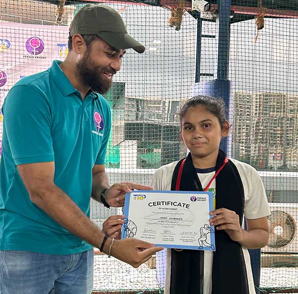 Rewards and Recognition for girls participating in Female Cricket x TRP's Cricket Event.