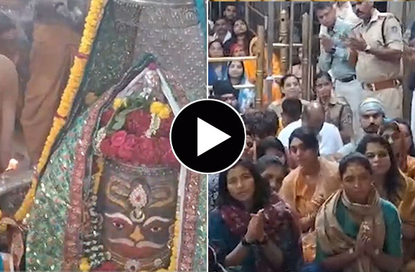 Indian Female Cricketers Seek blessings at Ujjain's Mahakaleshwar Temple