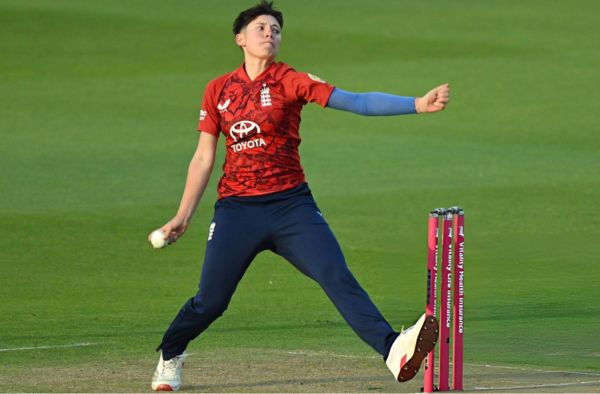 Melbourne Renegades Bolster Pace Attack with England's Issy Wong for WBBL 11