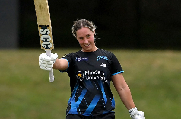 Madeline Penna Crosses 1000 WBBL Runs for Adelaide Strikers in Narrow Perth Thriller