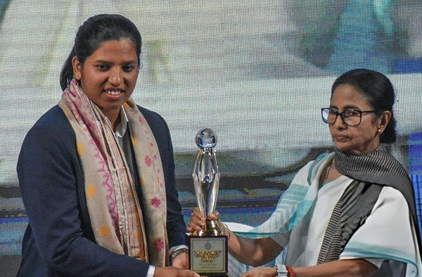 Mamata Banerjee Announces Stadium in Siliguri Honouring World Cup Winner Richa Ghosh