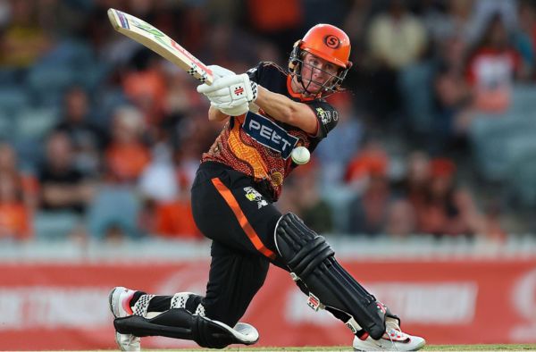 Beth Mooney Hits Unbeaten 94 as Perth Scorchers Secure Spot in Knockouts